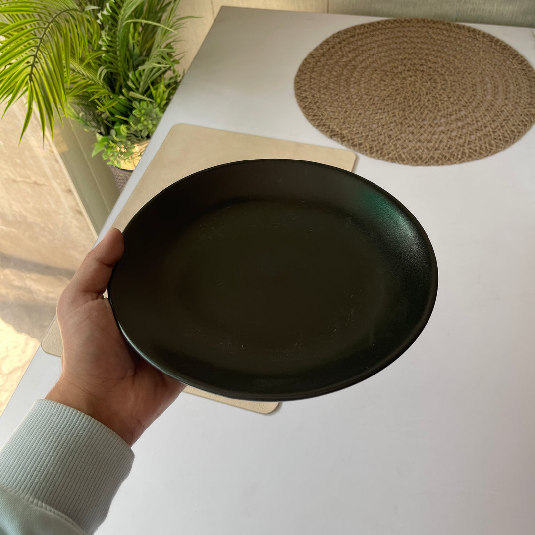 Leftover 8.5 inch Rimless Plate ( Noir )