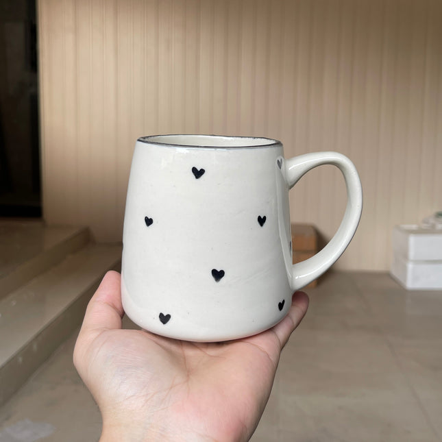 Leftover Everyday Mug ( Glossy Off-White with Black Hearts ) ( 550ml )
