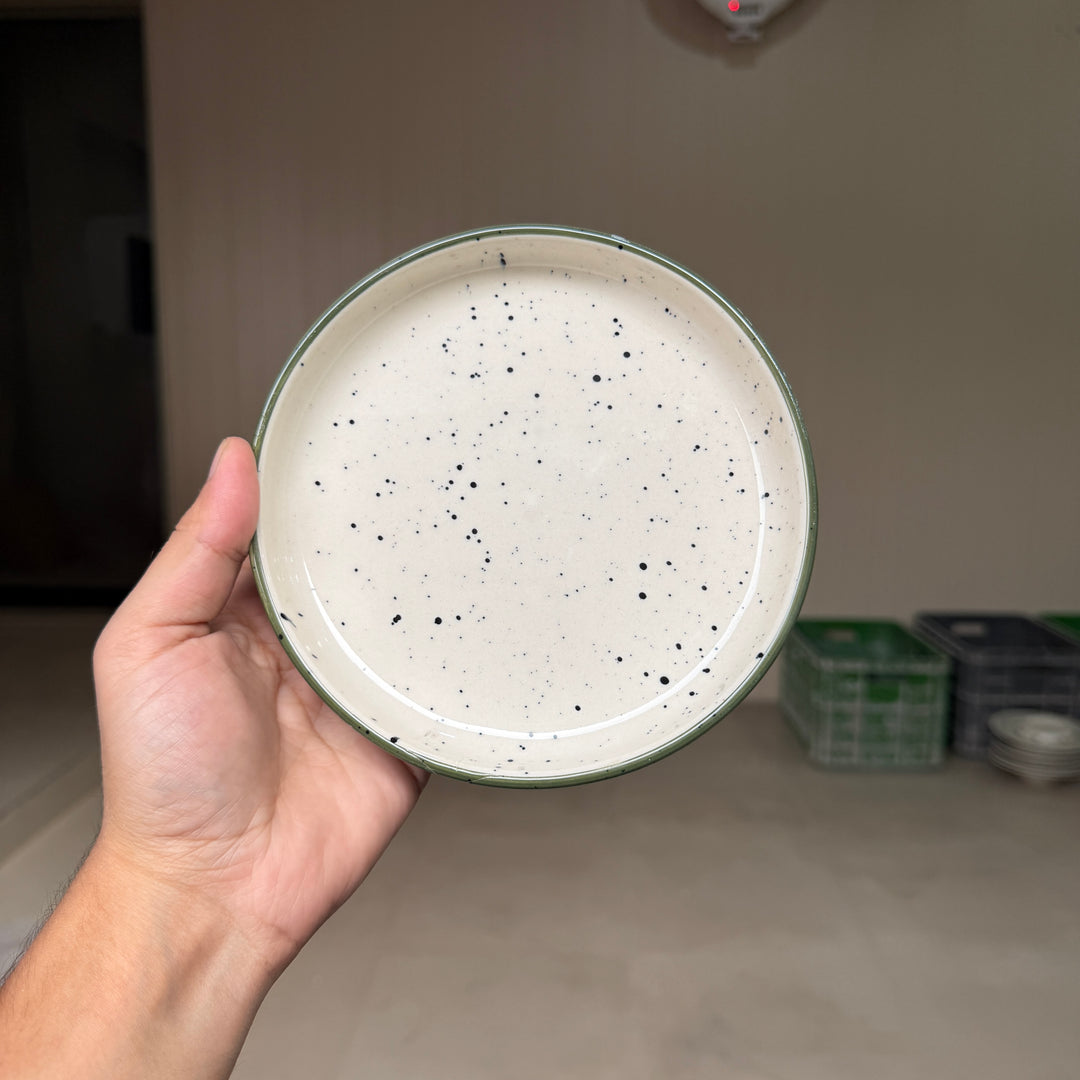 Leftover 6 inch Classic Plate ( Outer Dark Green Colorline )