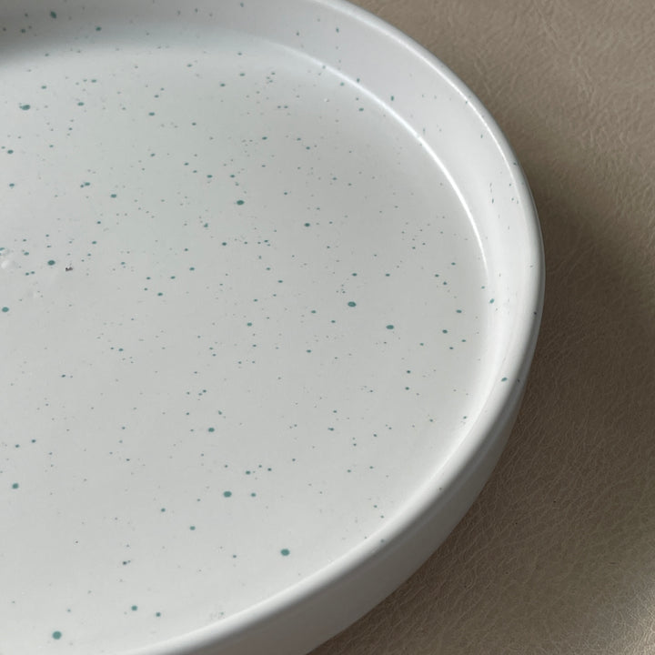8 inch Classic Plate ( Snow Breeze )