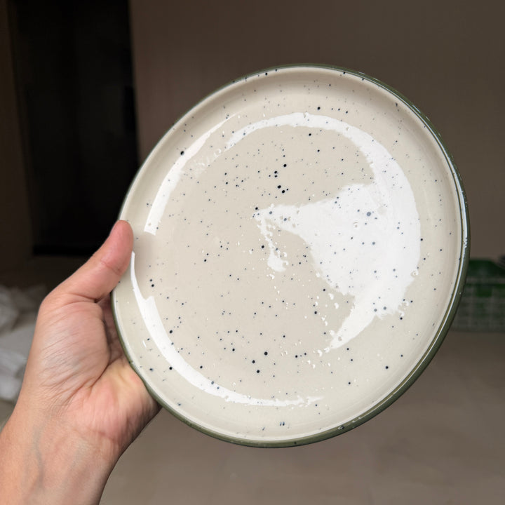 Leftover 8 inch Lite Classic Plate ( Outer Dark Green Colorline )