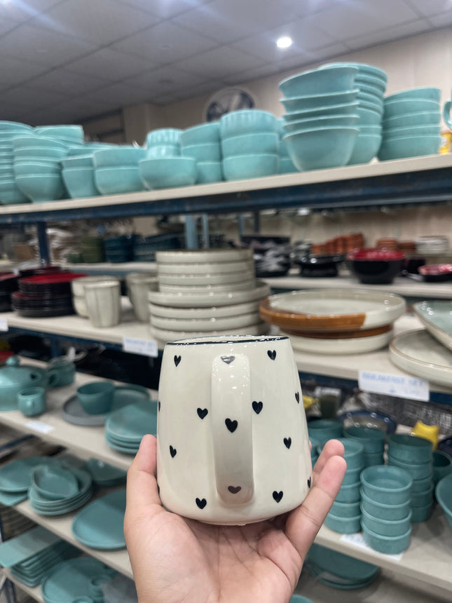Leftover Everyday Mug ( Glossy Off-White with Black Hearts ) ( 550ml )
