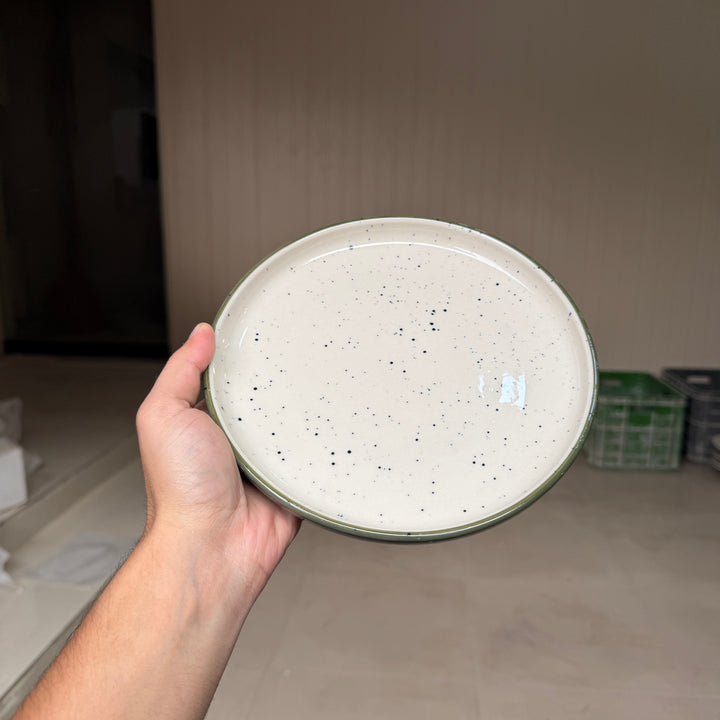 Leftover 8 inch Lite Classic Plate ( Outer Dark Green Colorline )