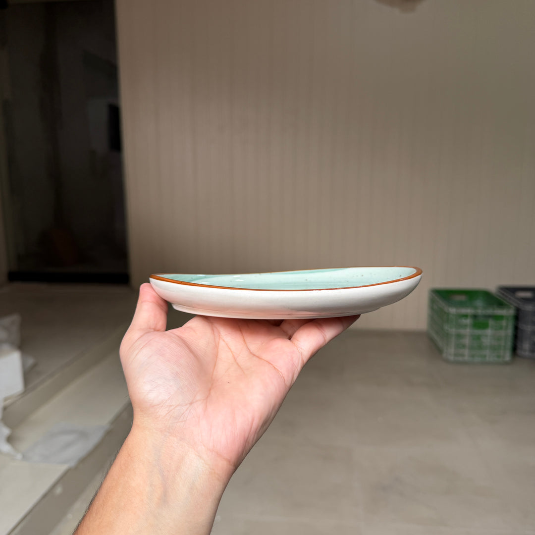 Leftover 7 inch Curved Oval Quarter Plate ( Breeze )