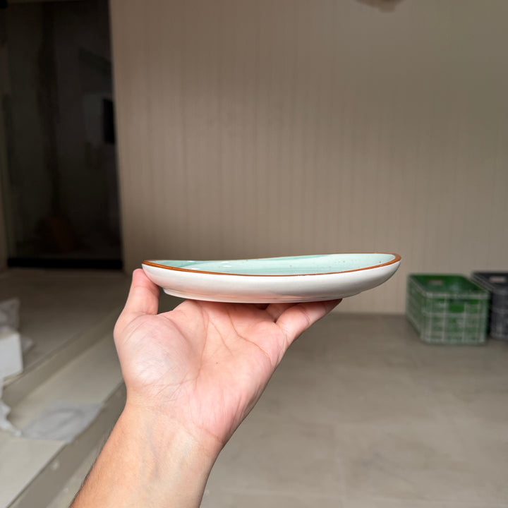 Leftover 7 inch Curved Oval Quarter Plate ( Breeze )