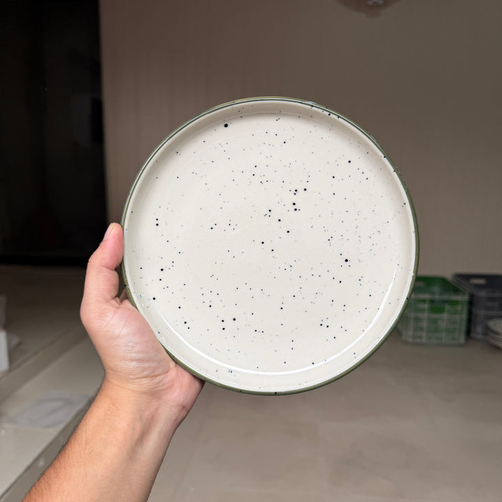 Leftover 8 inch Lite Classic Plate ( Outer Dark Green Colorline )