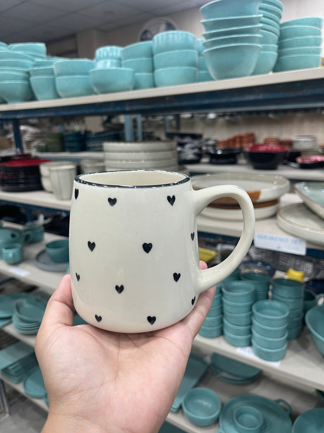 Leftover Everyday Mug ( Glossy Off-White with Black Hearts ) ( 550ml )