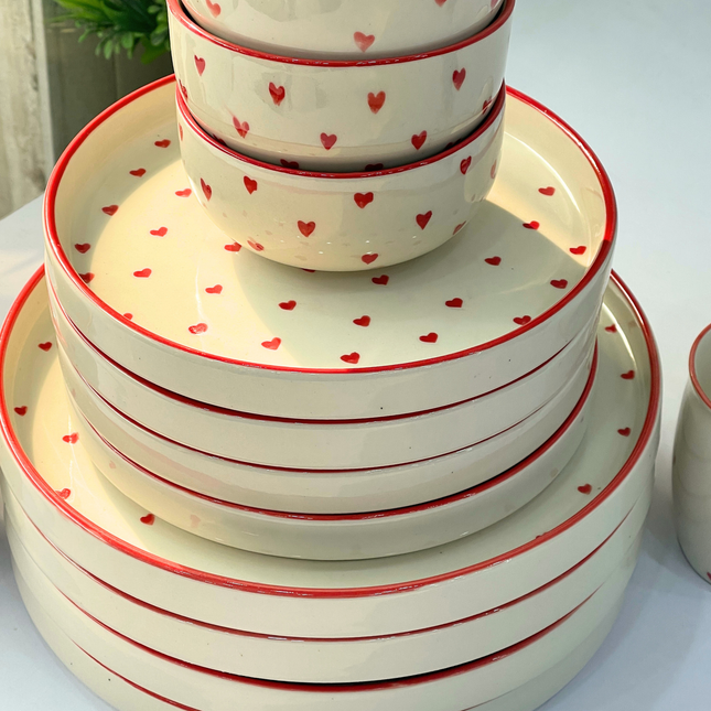 4-Person 16-Piece Breakfast Set ( Glossy Off-White with Red Hearts )