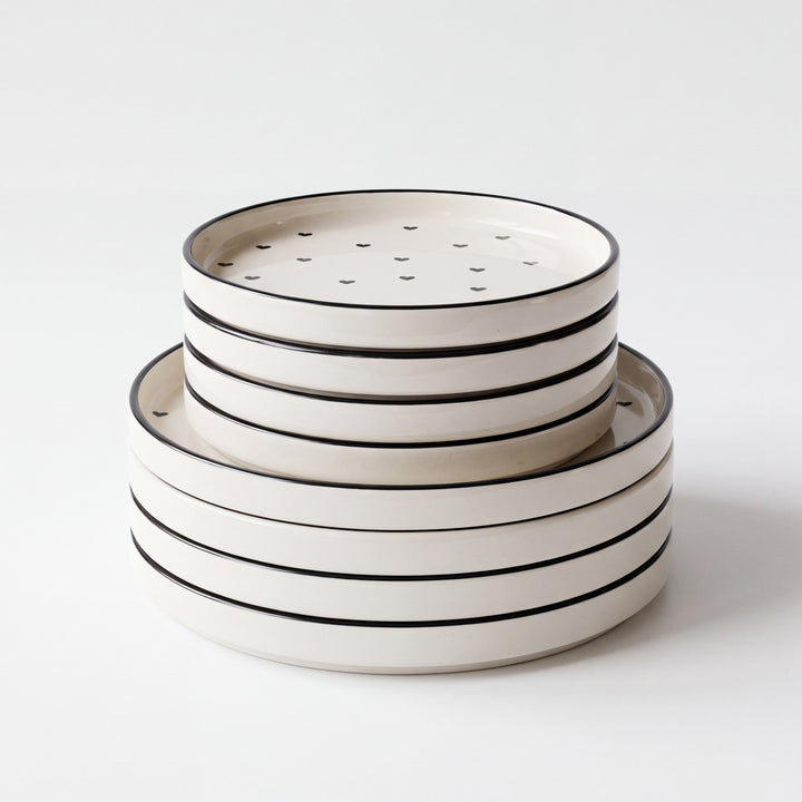 4-Person 16-Piece Breakfast Set ( Glossy Off-White with Black Hearts )